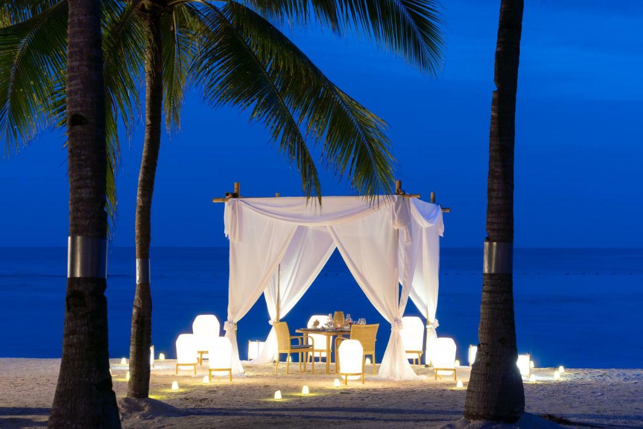 Oceanica Resort Panglao, Bohol מראה חיצוני תמונה A beachside dining experience at the resort