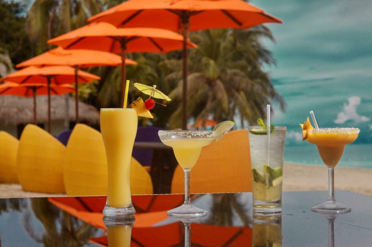 Oceanica Resort Panglao, Bohol מראה חיצוני תמונה A selection of cocktails