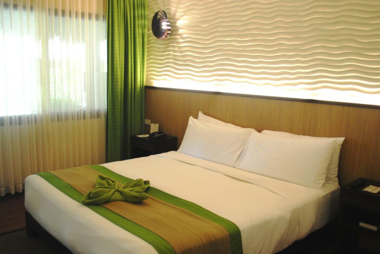 Oceanica Resort Panglao, Bohol מראה חיצוני תמונה A room at the hotel