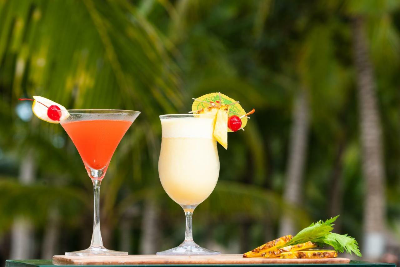 Oceanica Resort Panglao, Bohol מראה חיצוני תמונה Two tropical drinks