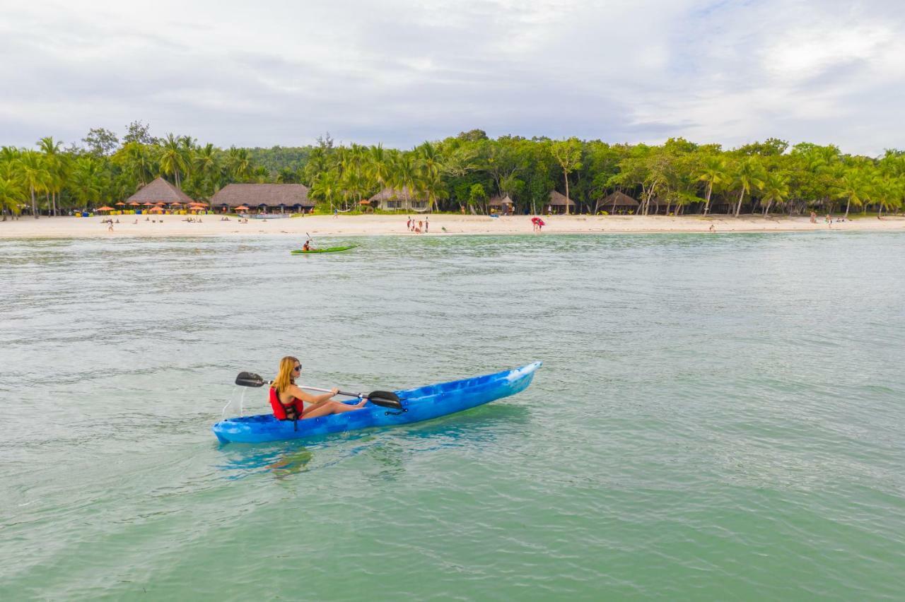 Oceanica Resort Panglao, Bohol מראה חיצוני תמונה Kayaking at the beach