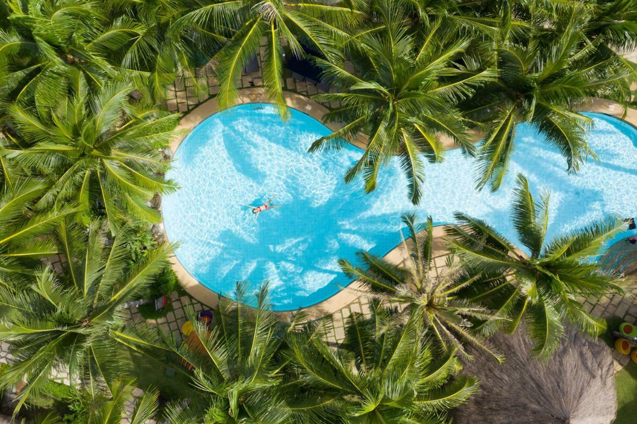 Oceanica Resort Panglao, Bohol מראה חיצוני תמונה Aerial view of the swimming pool