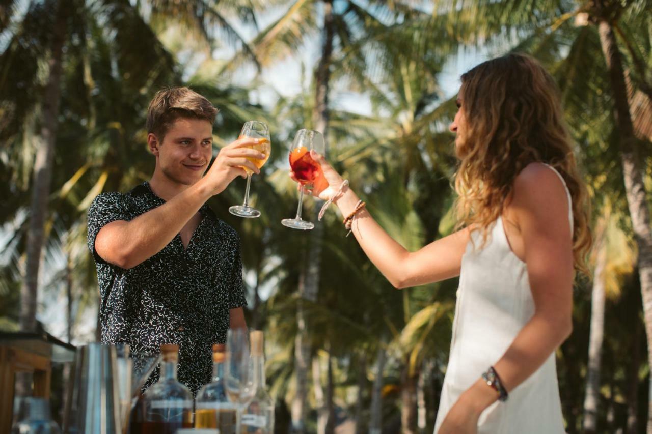 Oceanica Resort Panglao, Bohol מראה חיצוני תמונה Two people toasting with wine