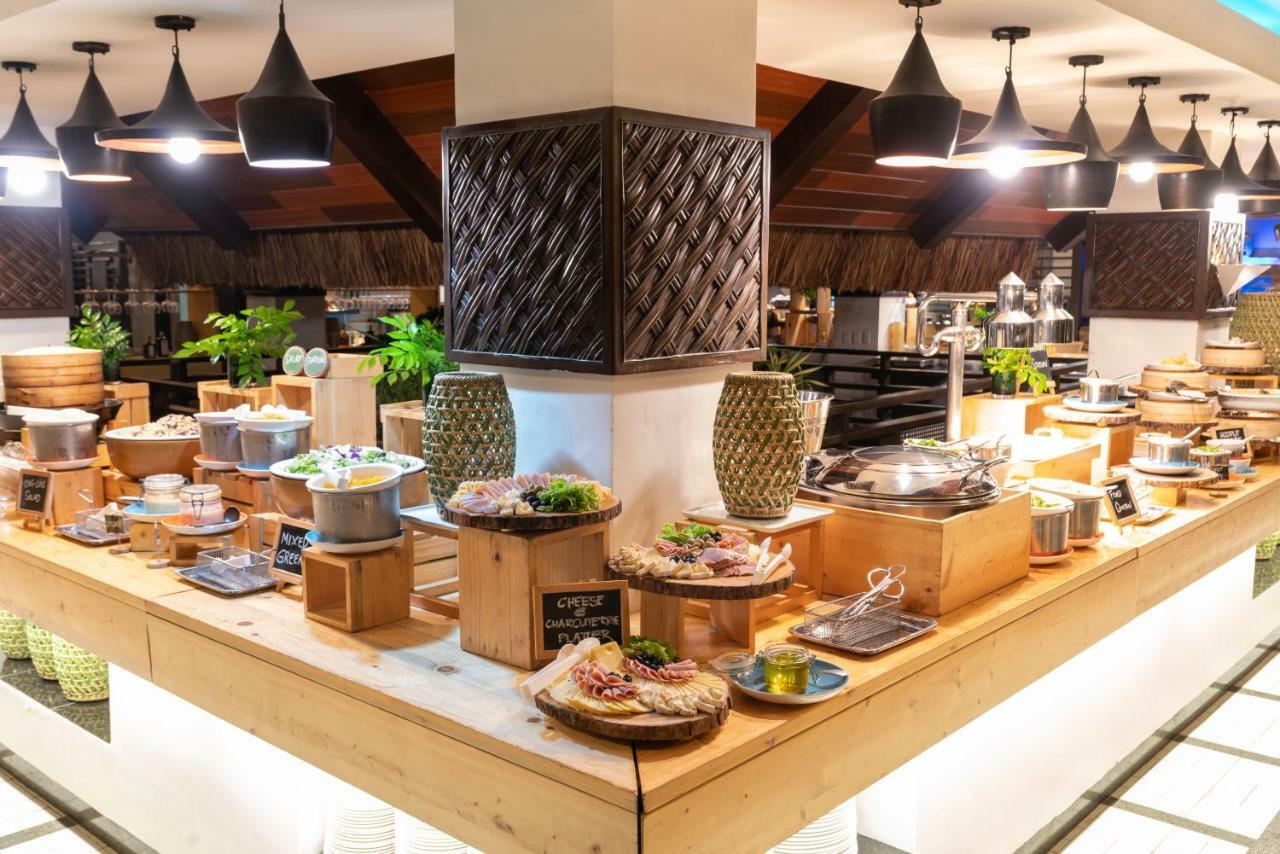 Oceanica Resort Panglao, Bohol מראה חיצוני תמונה A buffet at a hotel